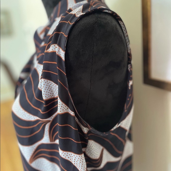 Ann Taylor Leaf Design Top - Picture 4 of 4